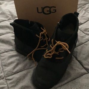 boys size 6 Ugg K bradley boot in black